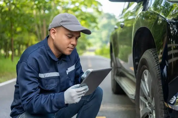 An Astute Automotive inspector carrying out a mobile roadworthy inspection at a customer address in Chermside.